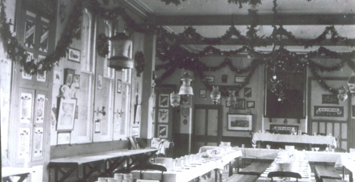 Victorian dining room at Christmas scaled